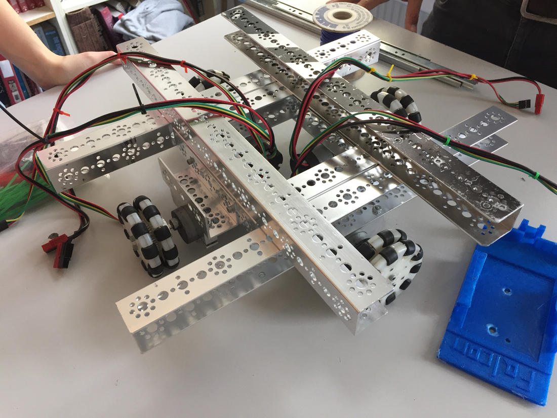 Vzniká podvozek robota, říjen 2017