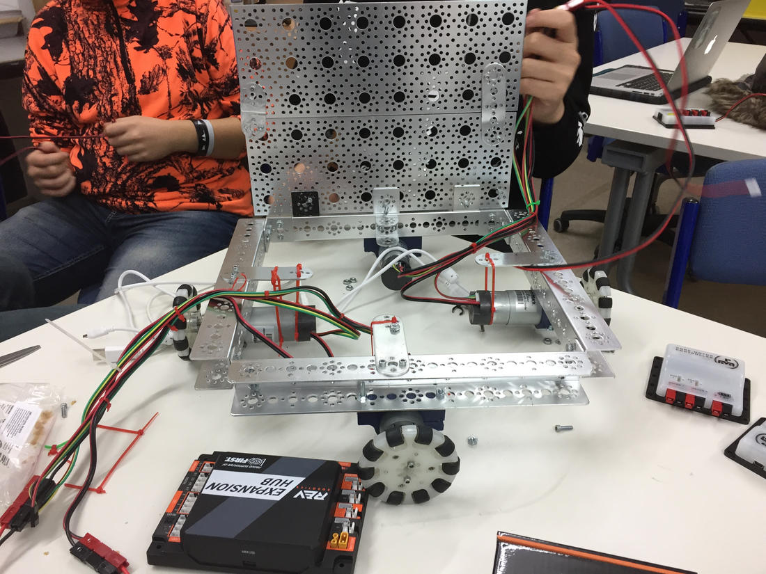 Robot týmu Team Supreme, leden 2018